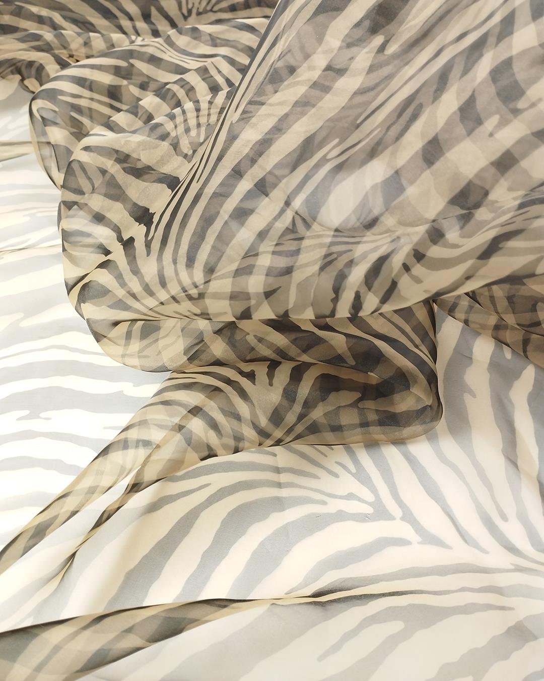 Kahve Siyah Renklerde Organze Tül (En  140 cm x Boy  360 cm)
