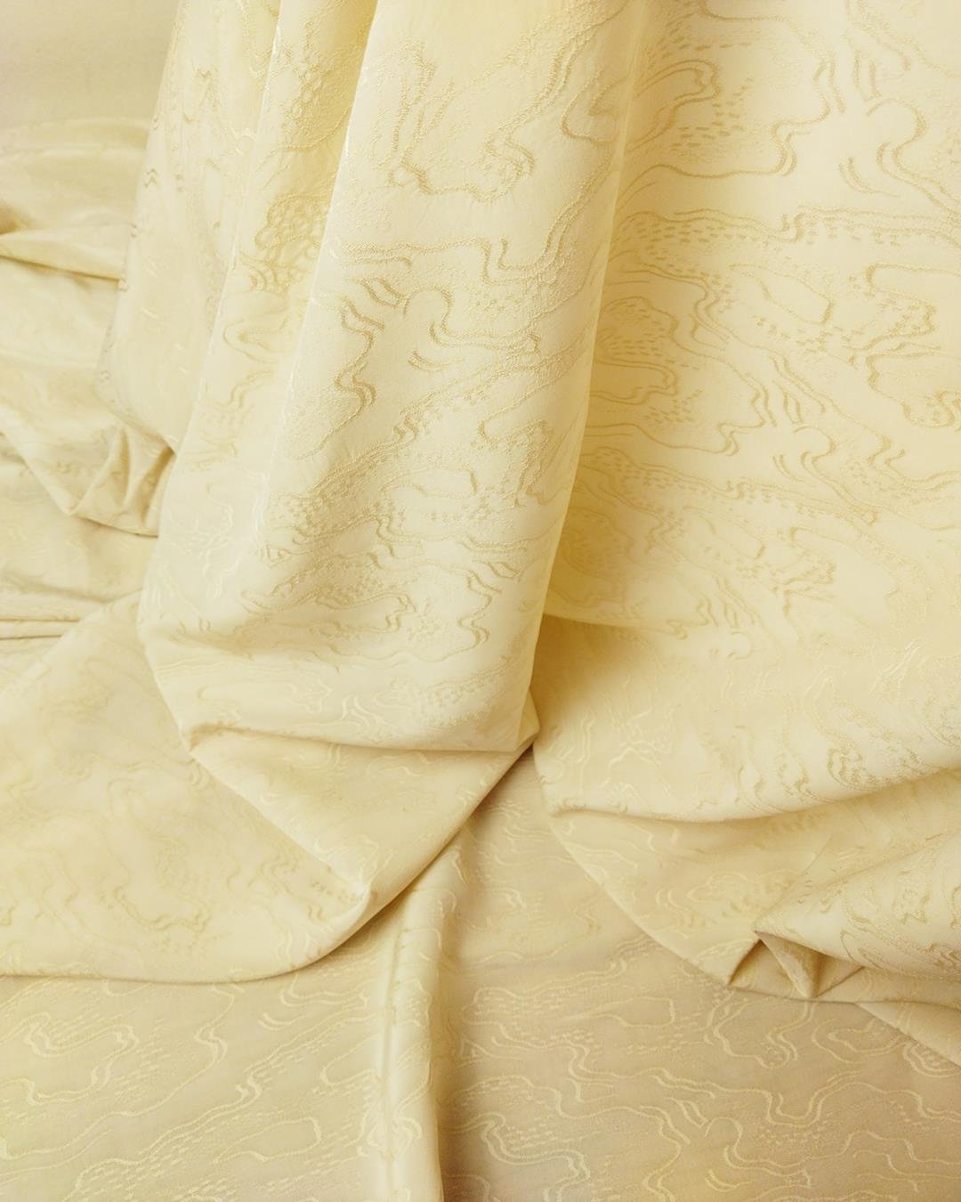 Kendinden Desenli dokuma Krem Renkte (En 150 cm x Boy 280cm)