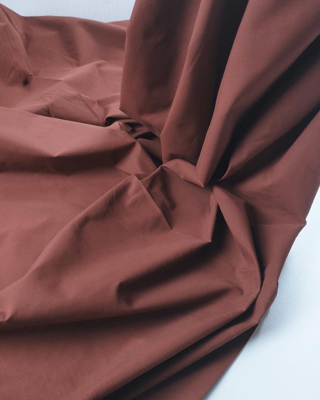 Kızıl Kahve Renkte Tok Poplin Benzeri Dokuma (En  150 cm x Boy  270 cm)