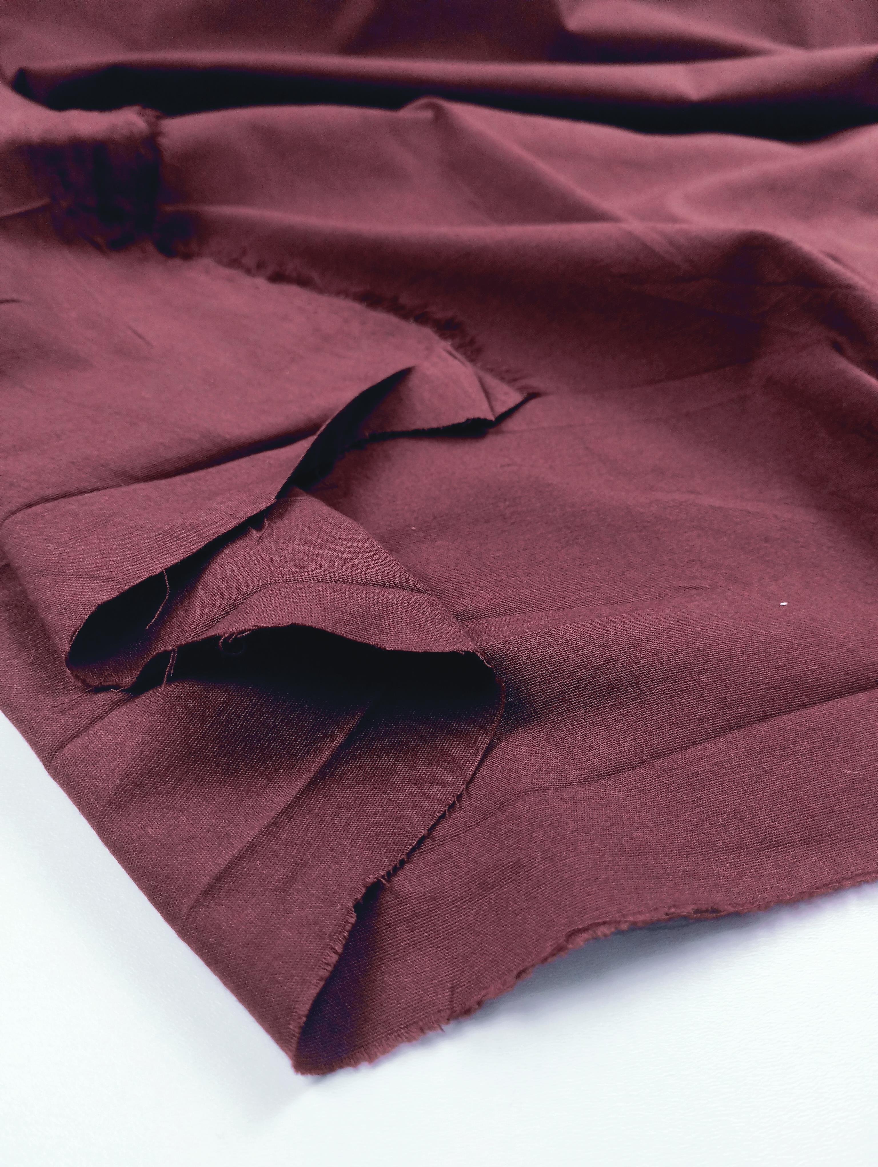 Koyu Bordo Renkte Esnek Poplin Benzeri DokumaEn: 140 cm