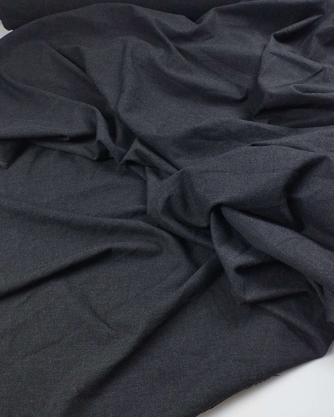 Koyu Kırçıllı Gri Renkte Gabardin En: 145 