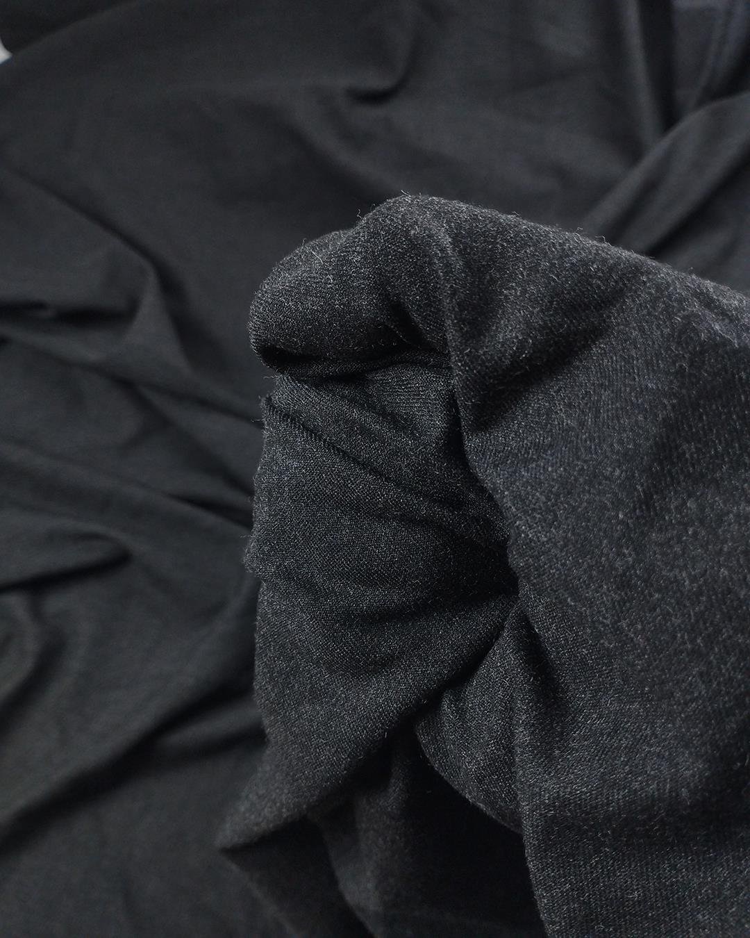 Koyu Kırçıllı Gri Renkte Gabardin En: 145 