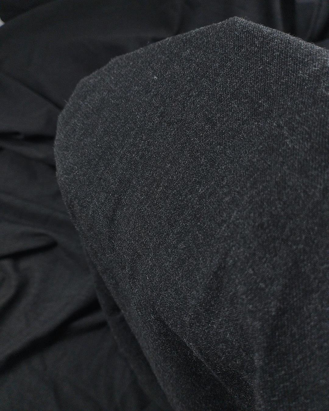 Koyu Kırçıllı Gri Renkte Gabardin En: 145 
