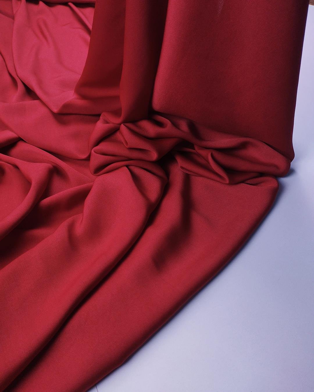 Koyu Kırmızı Renkte İnce Saten (En  150 cm x Boy  310 cm)