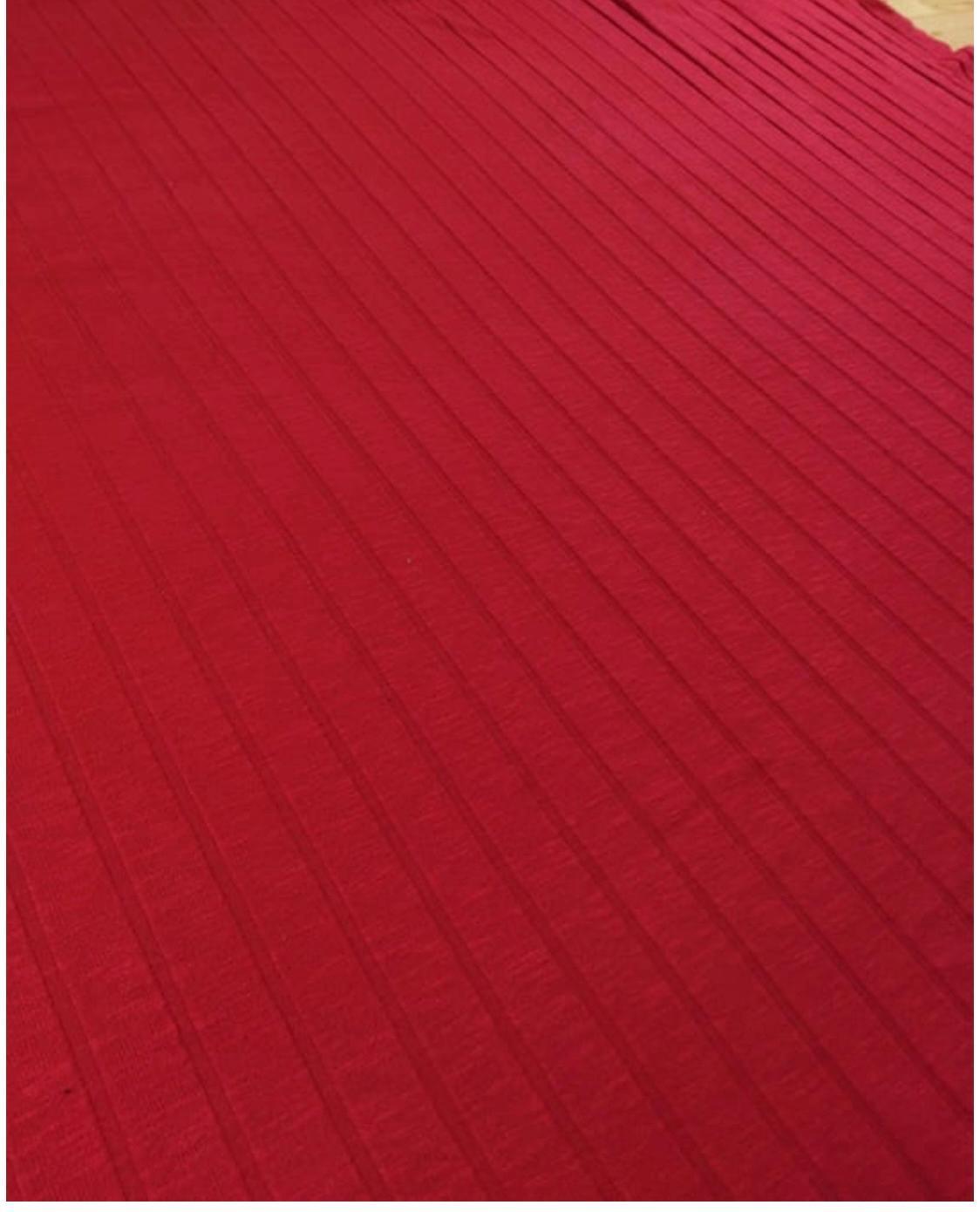Koyu Kırmızı Renkte Raporlu Triko (En  140 cm x Boy  170 cm)