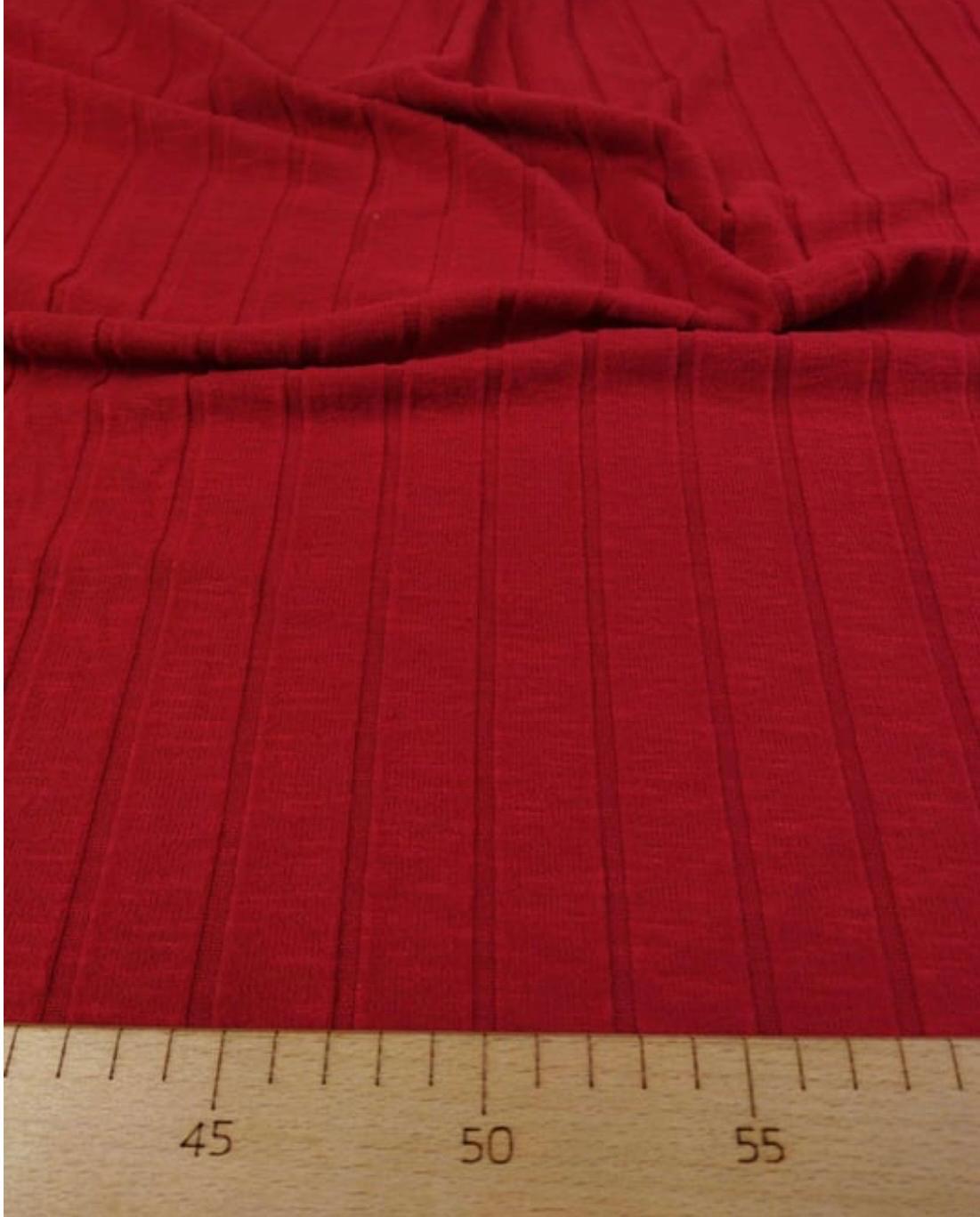 Koyu Kırmızı Renkte Raporlu Triko (En  140 cm x Boy  145 cm)