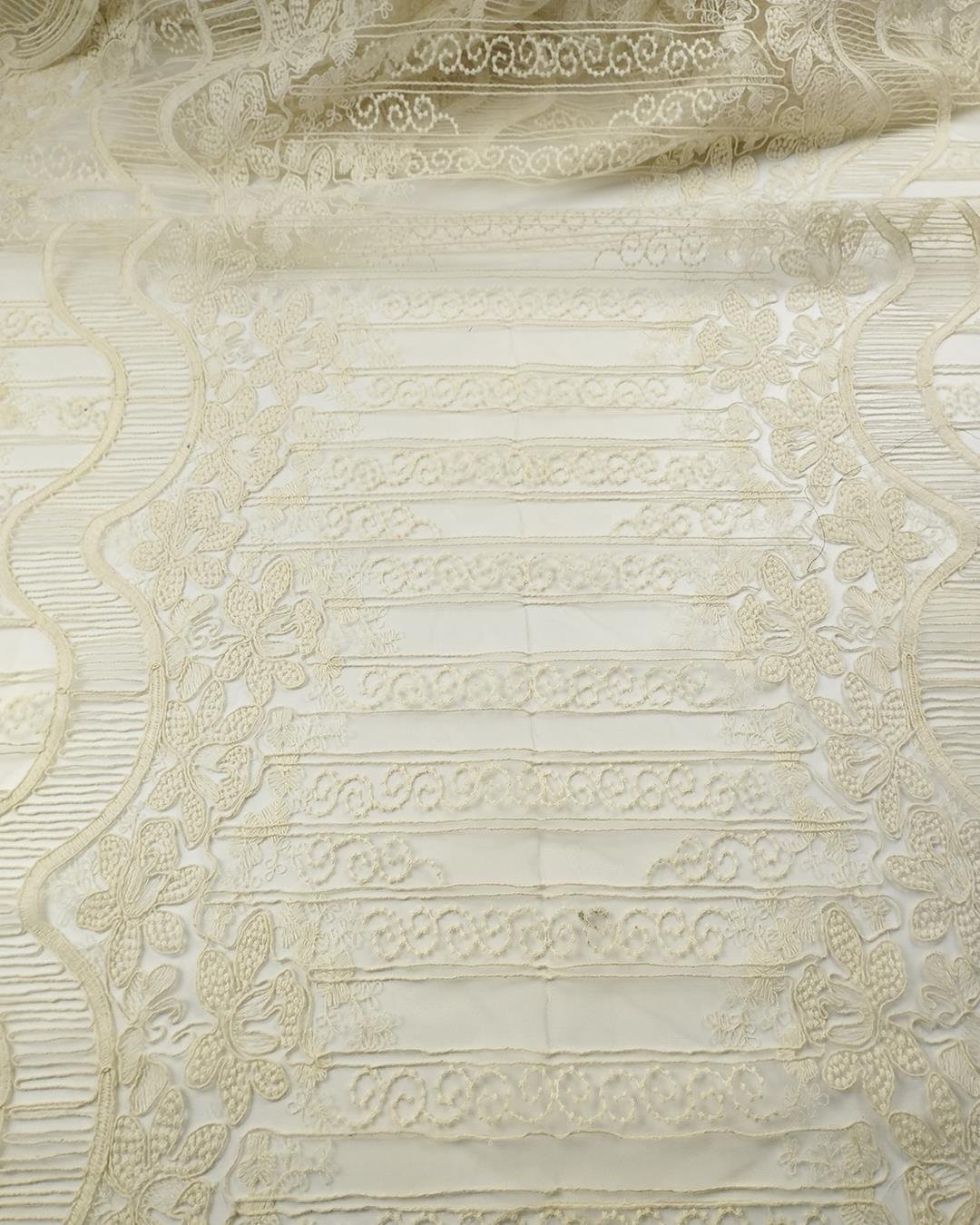 Krem Renkte Dantel (En  130 cm x Boy  180 cm)