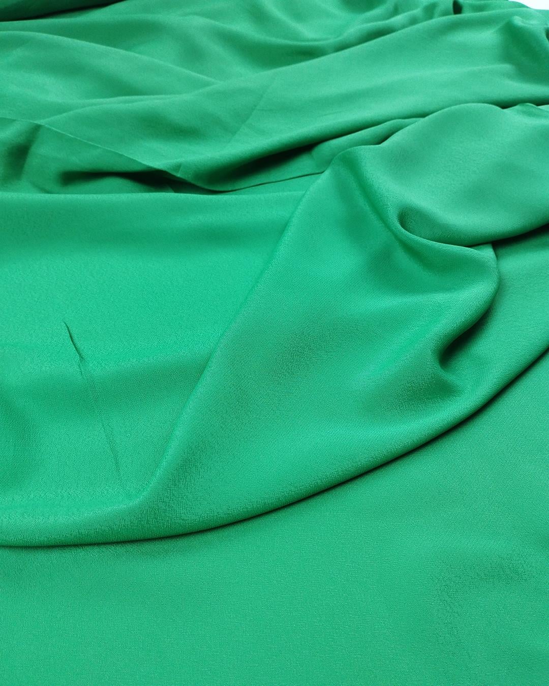 Krep Şifon Canlı Yeşil Renkte (En 150 cm x Boy 260 cm)