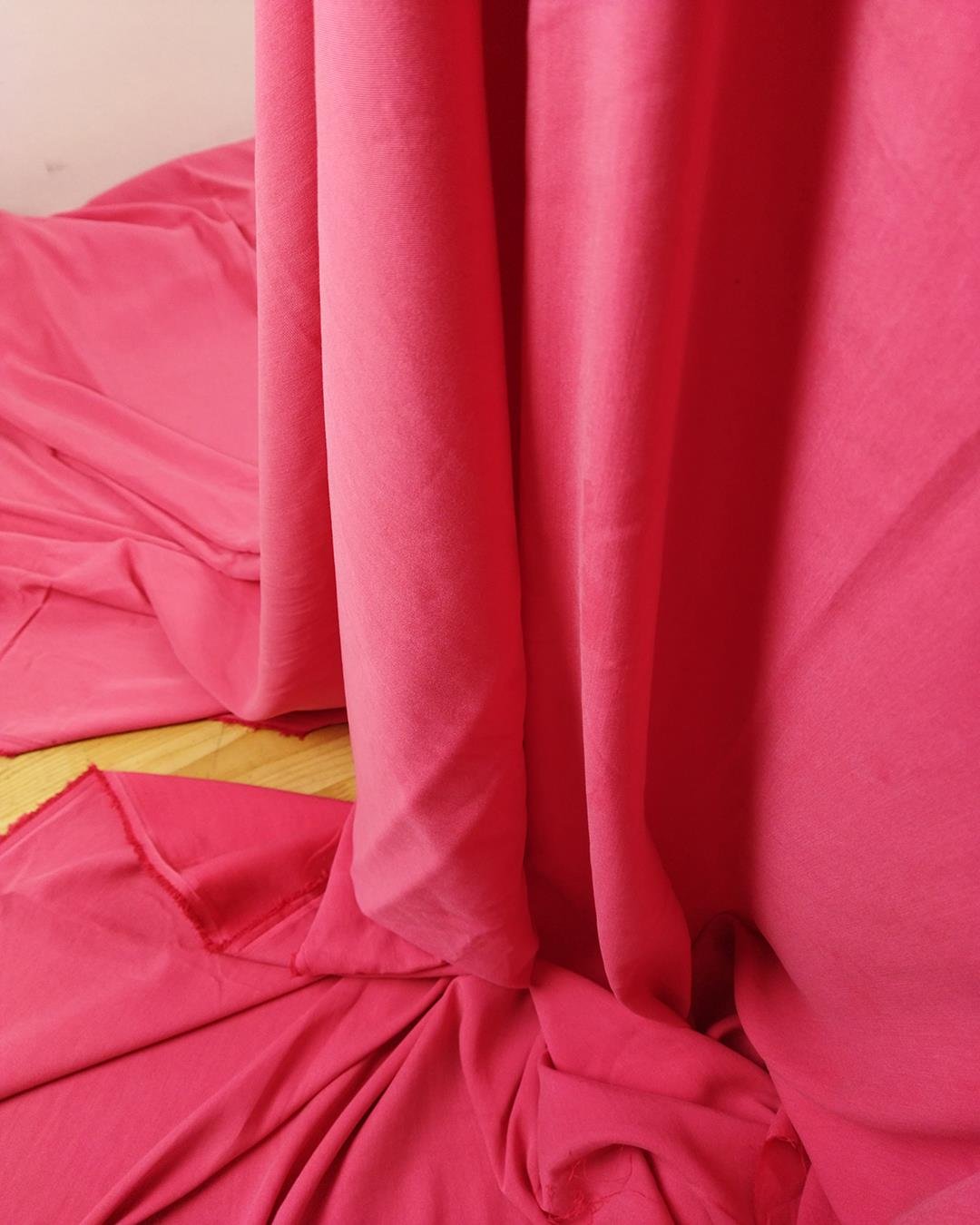 Liyosel Sentetik Dokuma Pembe Renkte (En 125 cm x Boy 160 cm)