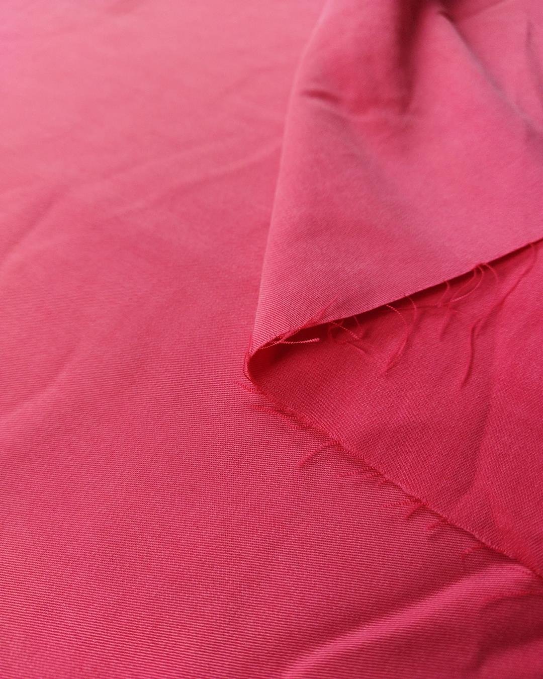 Liyosel Sentetik Dokuma Pembe Renkte (En 125 cm x Boy 160 cm)