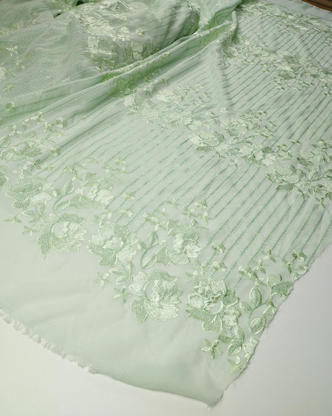 Mint Yeşili Renkte Nakış İşlemeli Şifon (En  140 cm x Boy  320 cm)