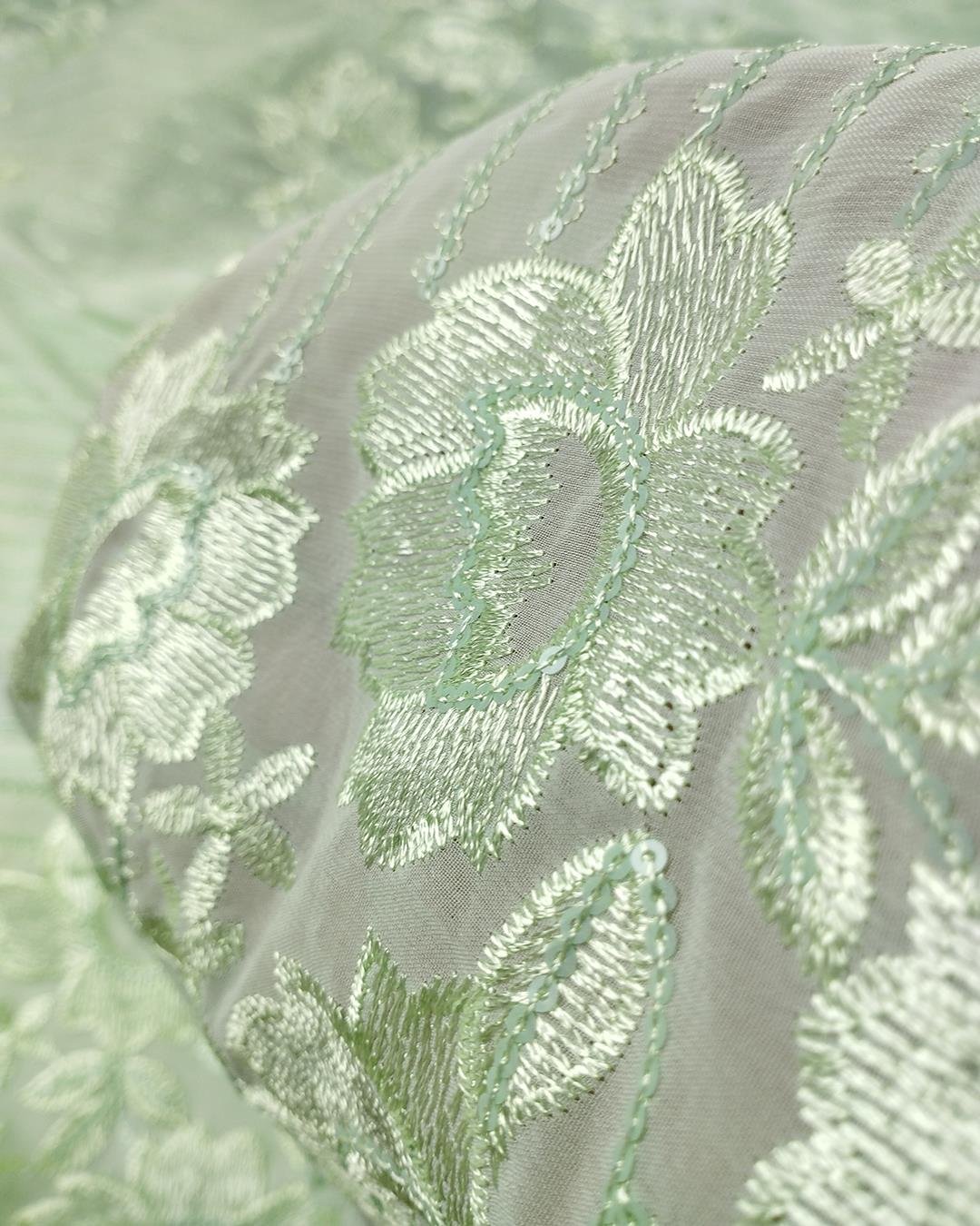 Mint Yeşili Renkte Nakış İşlemeli Şifon (En  140 cm x Boy  340 cm)