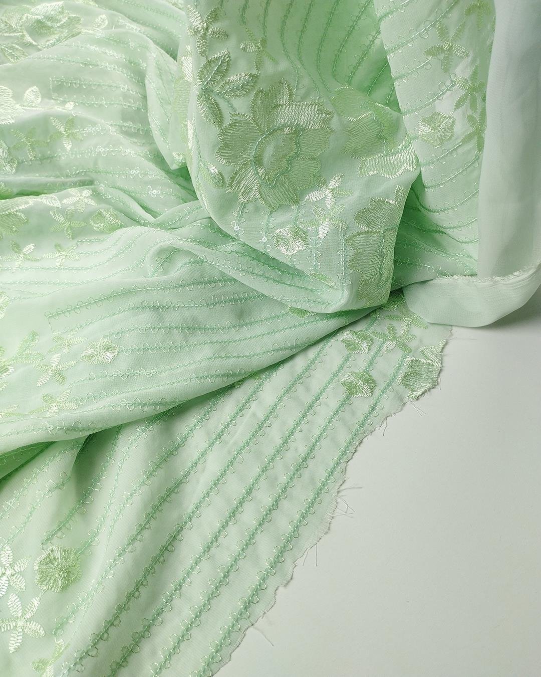Mint Yeşili Renkte Nakış İşlemeli Şifon (En  140 cm x Boy  320 cm)