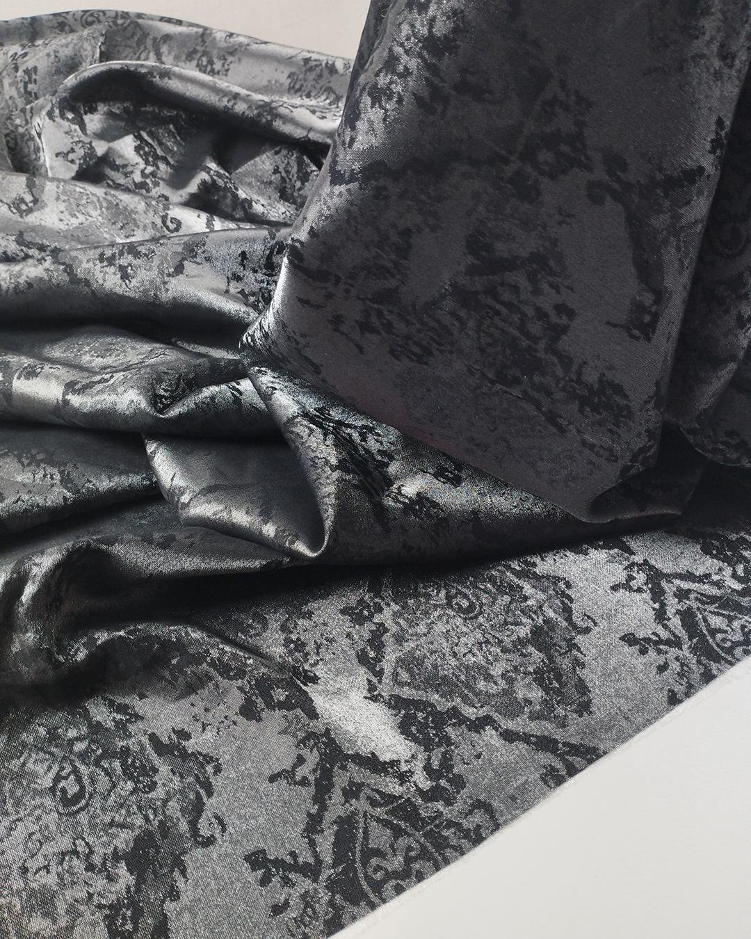 Monoray Saten Siyah Işıltılı (En  150 cm x Boy  180 cm)