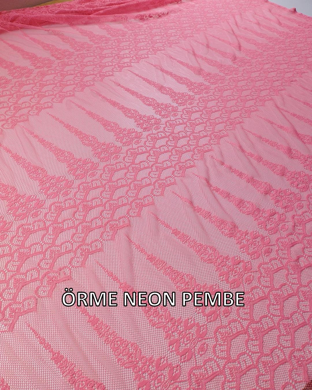 Neon Pembe İnce Örme (En 150 cm x Boy 160 cm)
