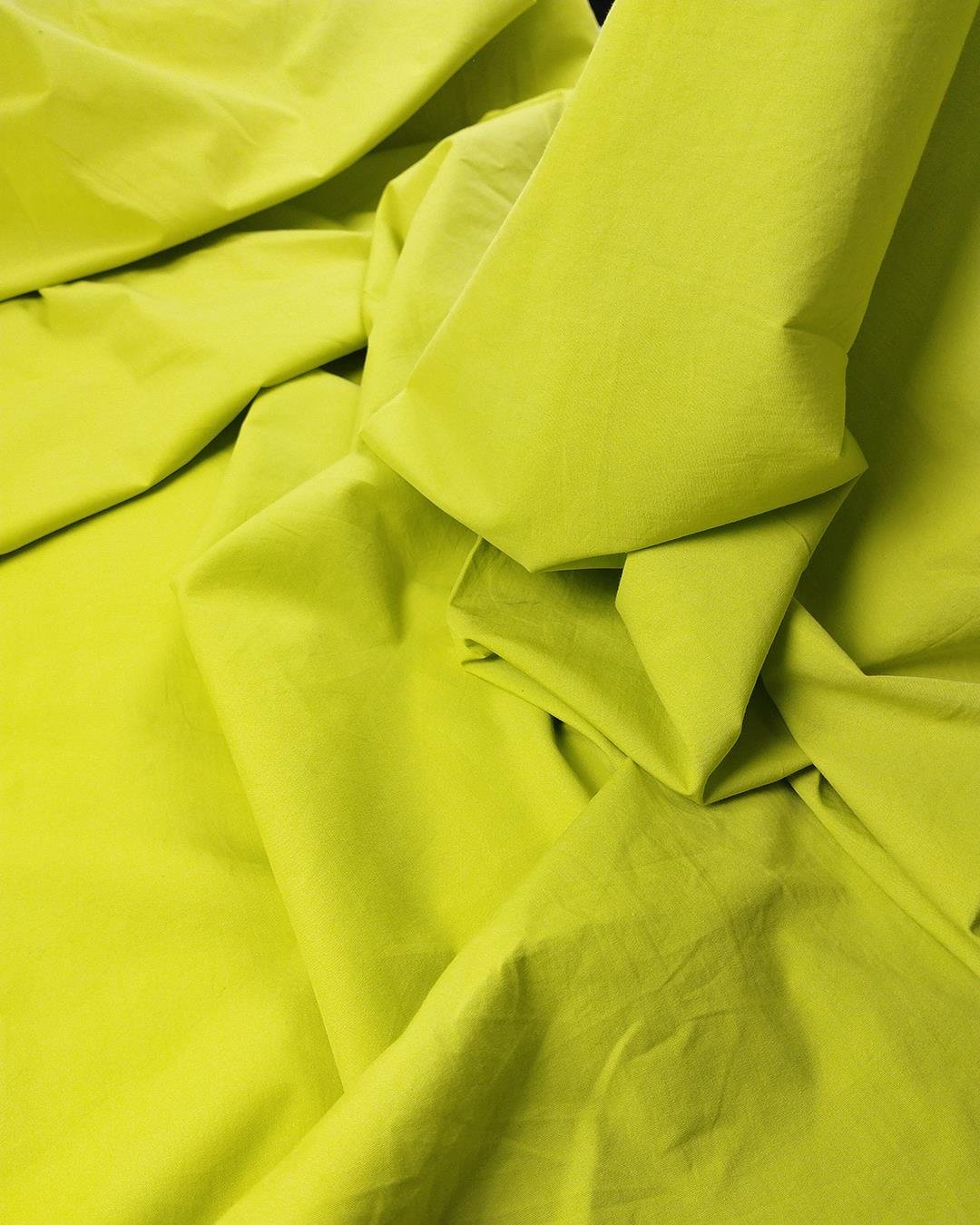 Neon Yeşil Renkte Poplin Benzeri Dokuma En: 150 