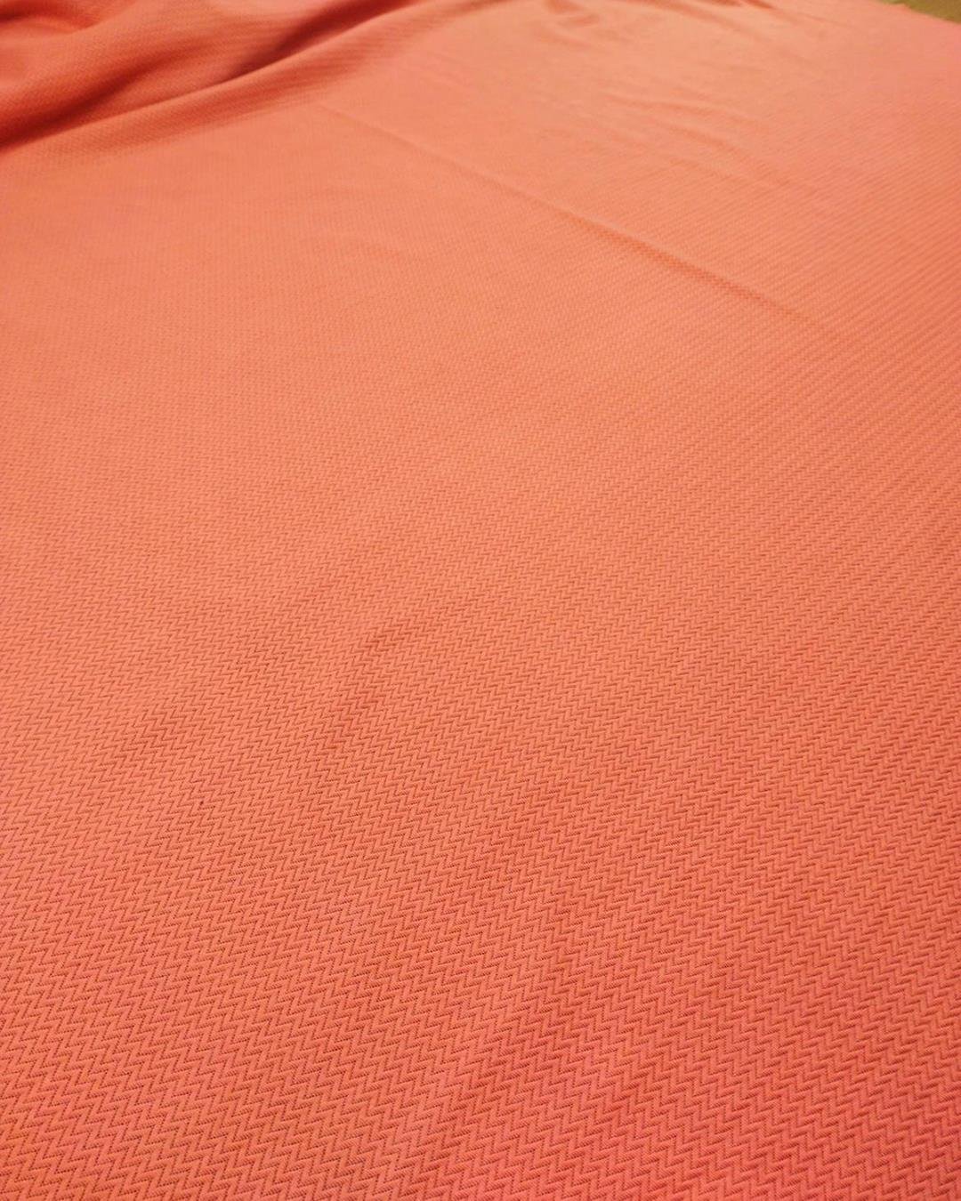 Örme Zigzag Desen Nar Çiçeği Turuncu Arası Renkte En: 140 cm