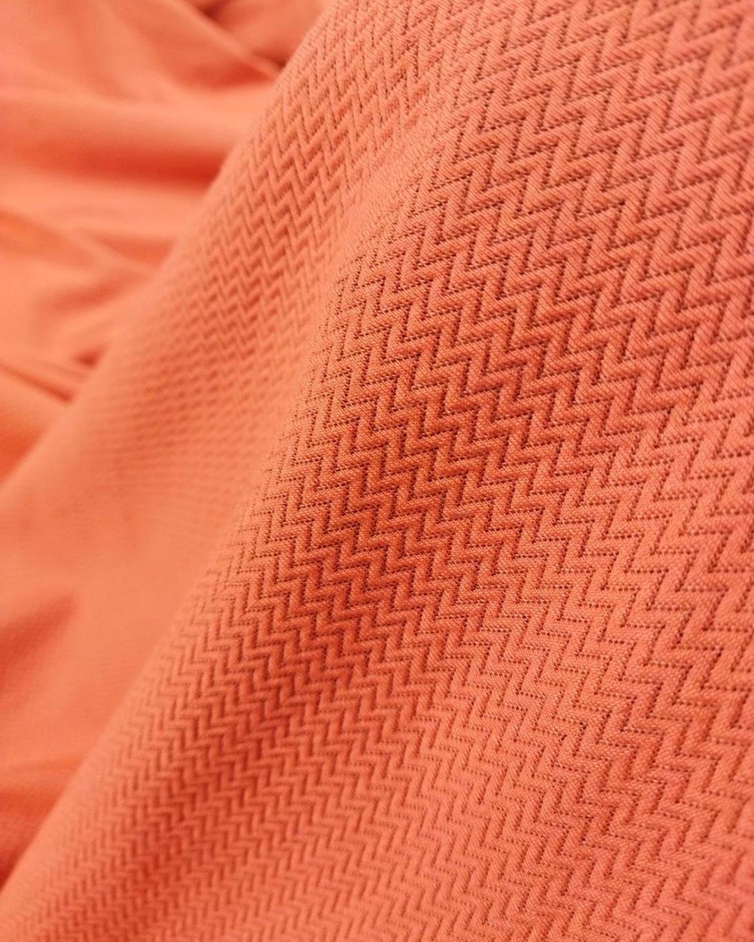 Örme Zigzag Desen Nar Çiçeği Turuncu Arası Renkte En: 140 cm