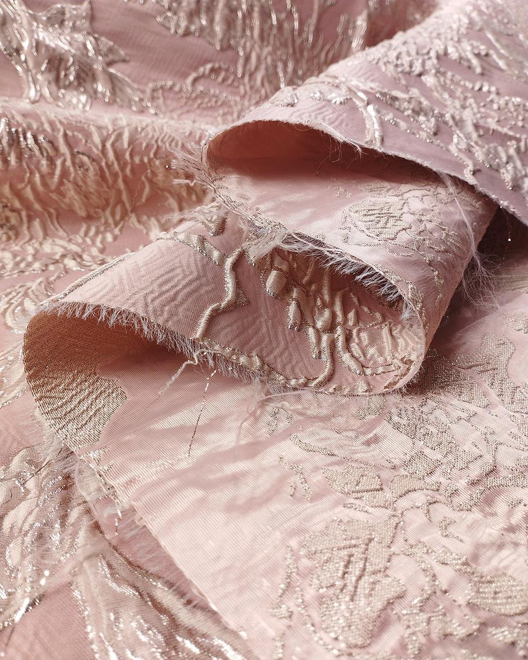 Pembe Brokar (En 140 cm x Boy 480 cm)