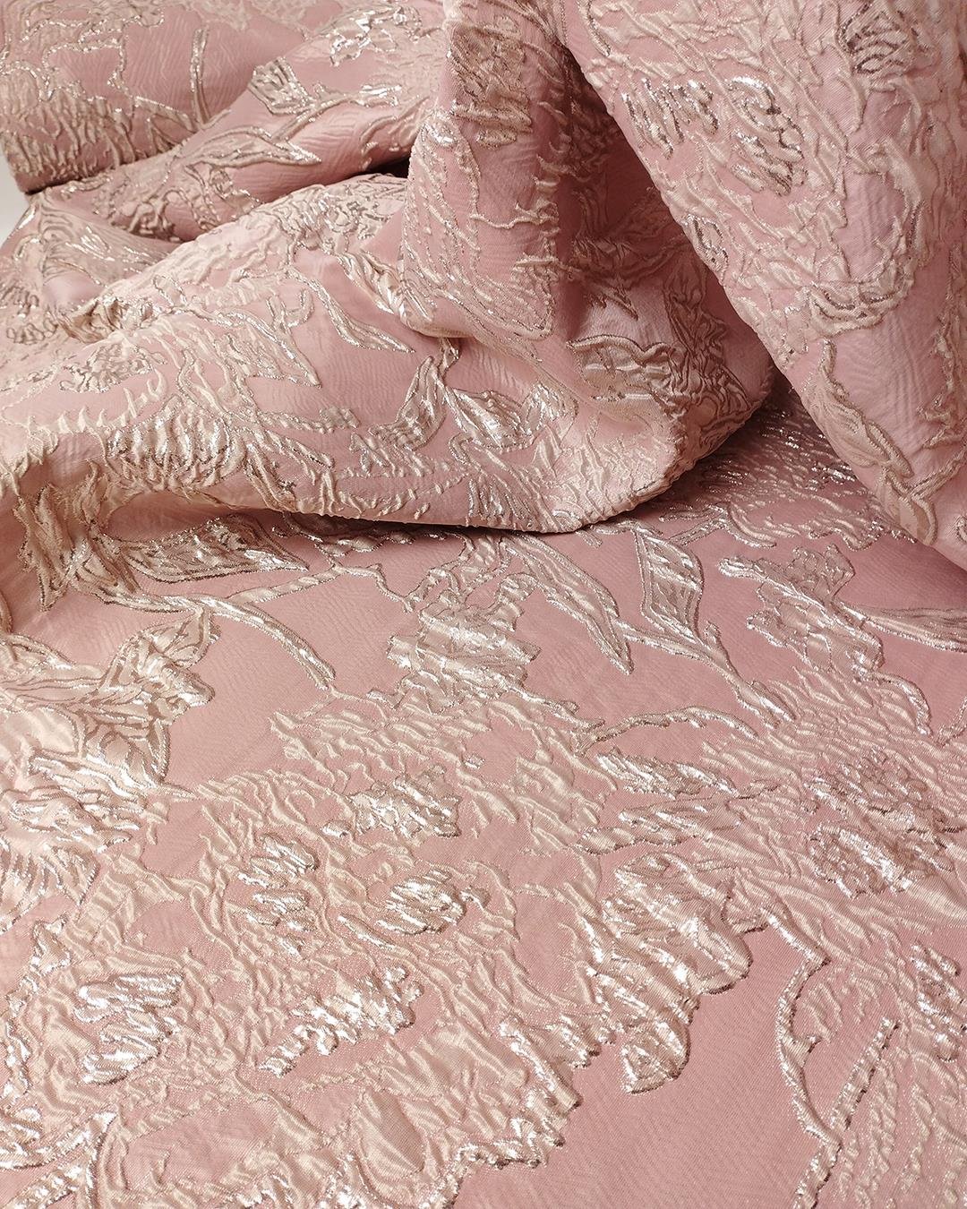 Pembe Brokar (En 140 cm x Boy 480 cm)