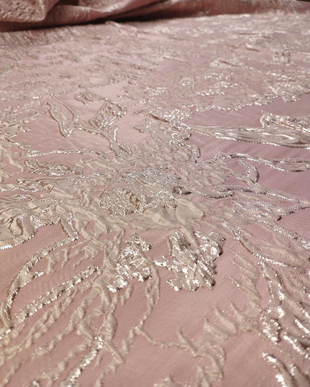 Pembe Brokar (En 140 cm x Boy 480 cm)