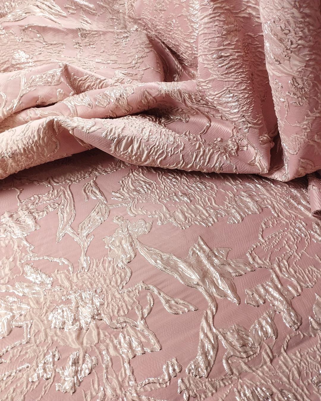 Pembe Brokar (En 140 cm x Boy 480 cm)