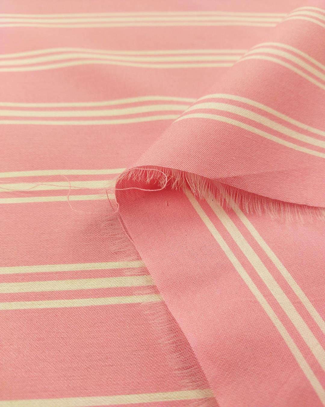 Poplin Benzeri Dokuma Pembe üzeri Beyaz Çizgili En: 150 cm