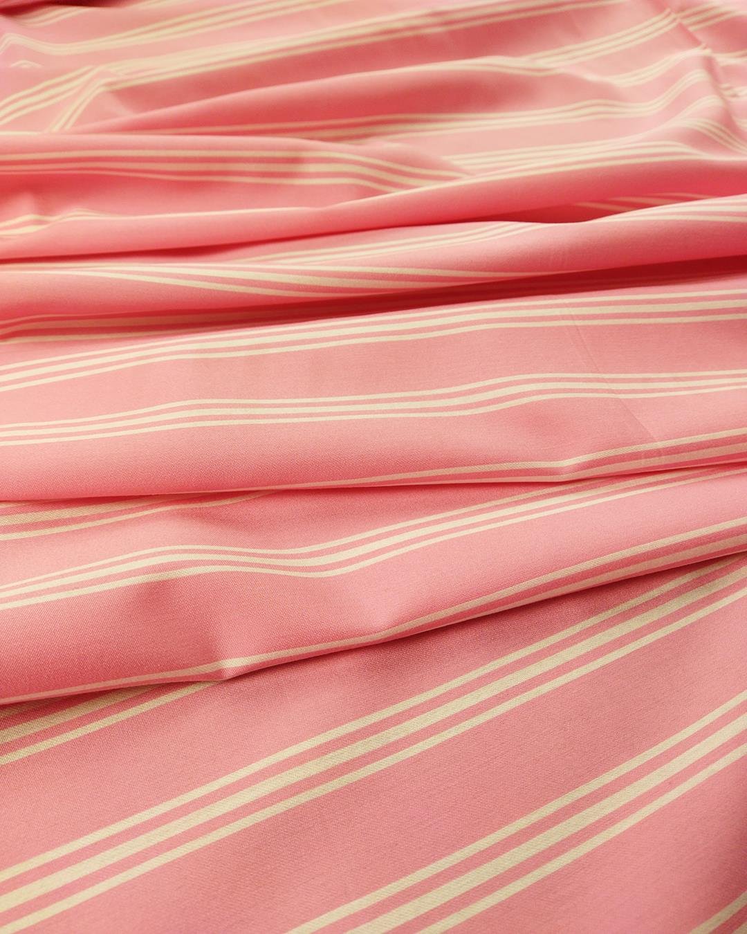 Poplin Benzeri Dokuma Pembe üzeri Beyaz Çizgili En: 150 cm