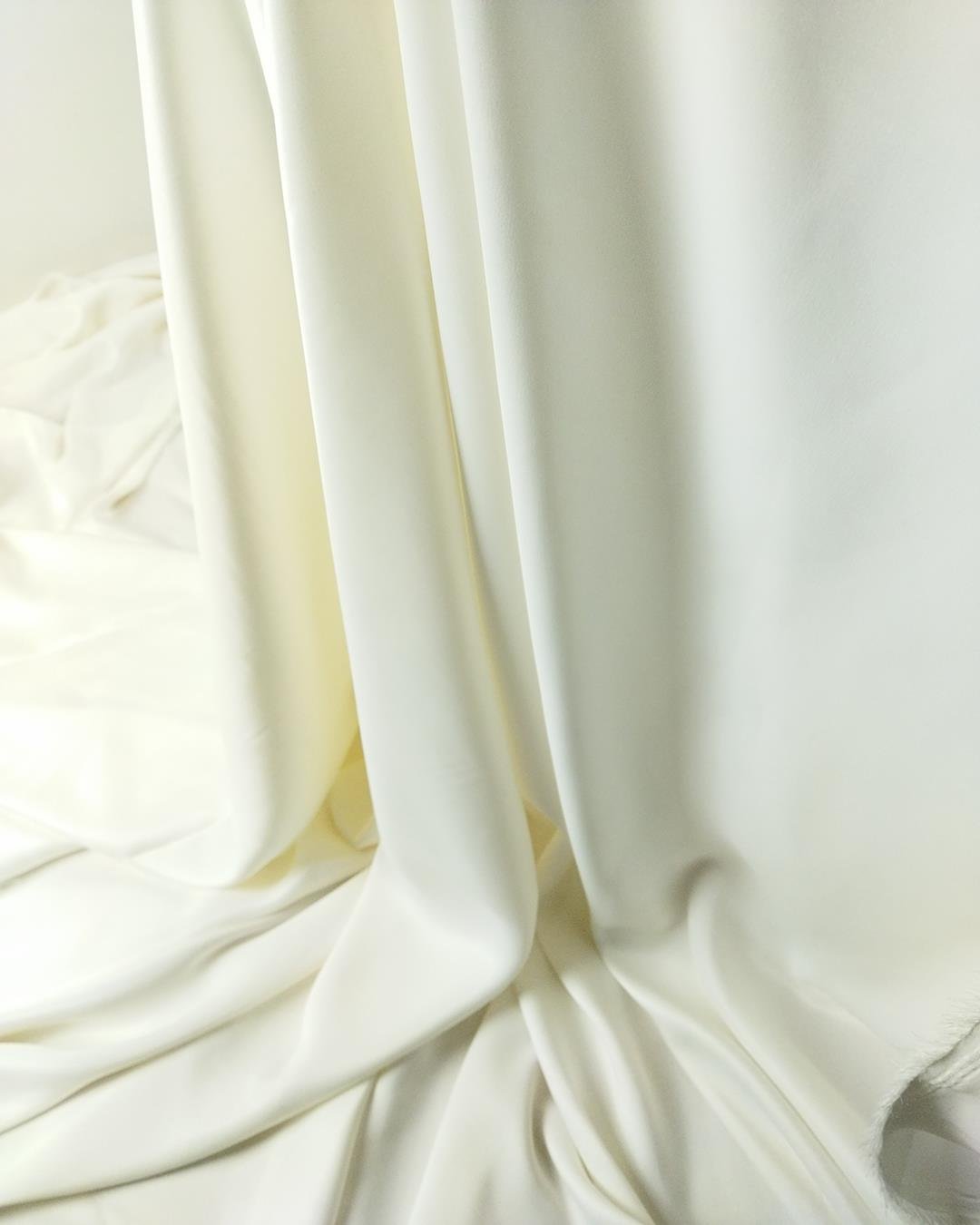 Saten Dökümlü  Beyaz Renk (En 150 cm x Boy 280 cm)