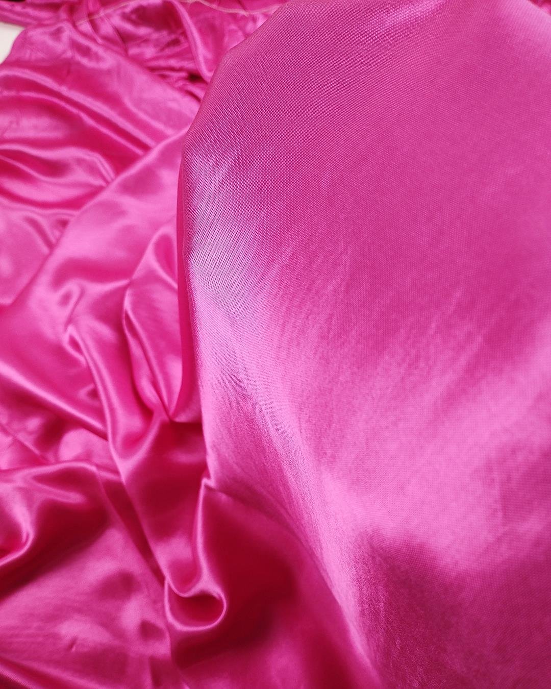 Saten Viskon Şeker Pembe RenkteEn: 140 cm
