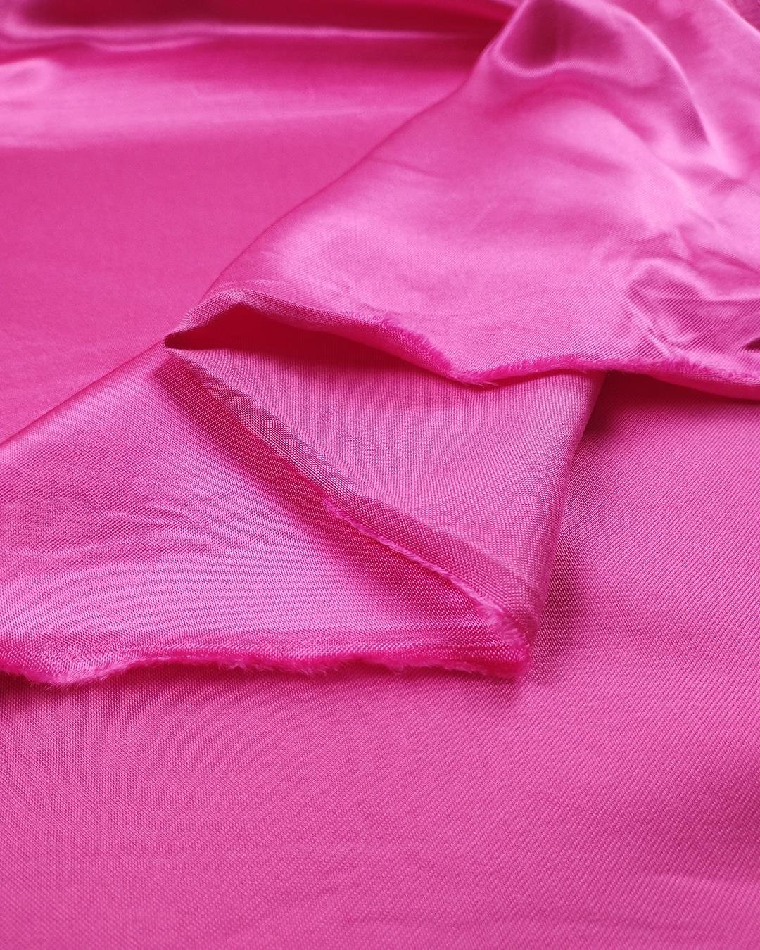 Saten Viskon Şeker Pembe RenkteEn: 140 cm