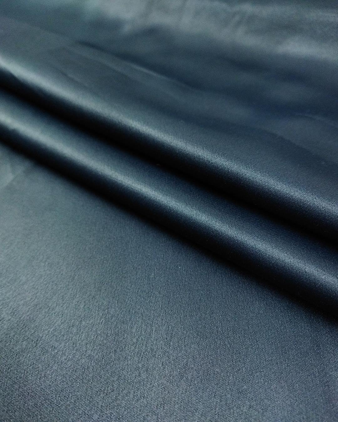 Saten Viskon Siyah Renkte (En 110 cm x Boy 185 cm)