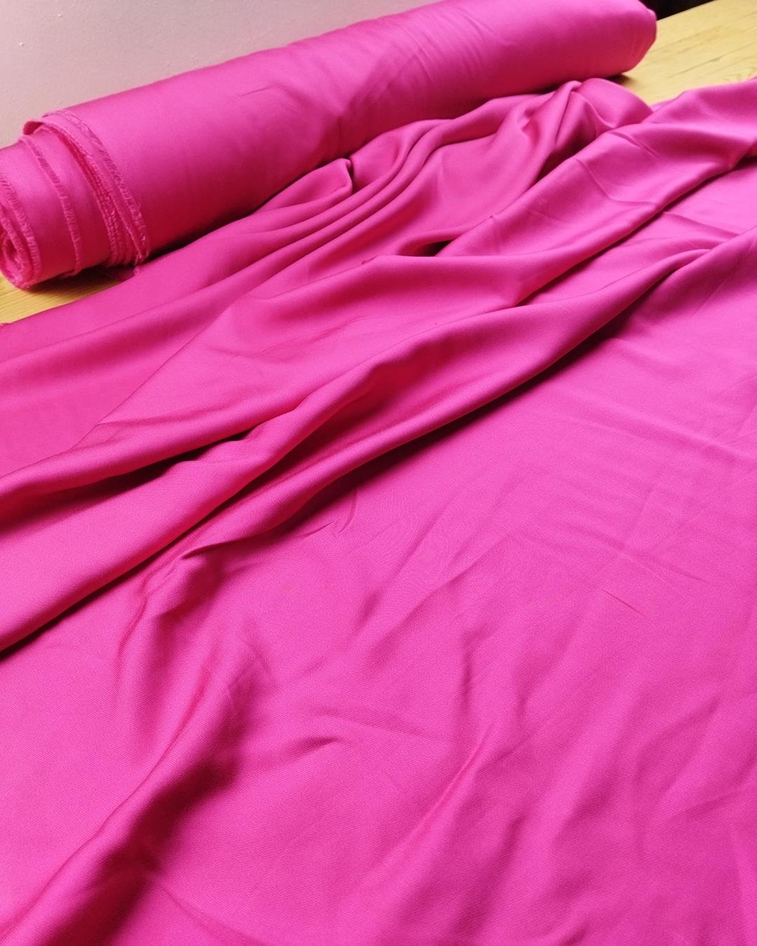 Şeker Pembe Renkte Pamuk Saten (En  125 cm x Boy  190 cm)