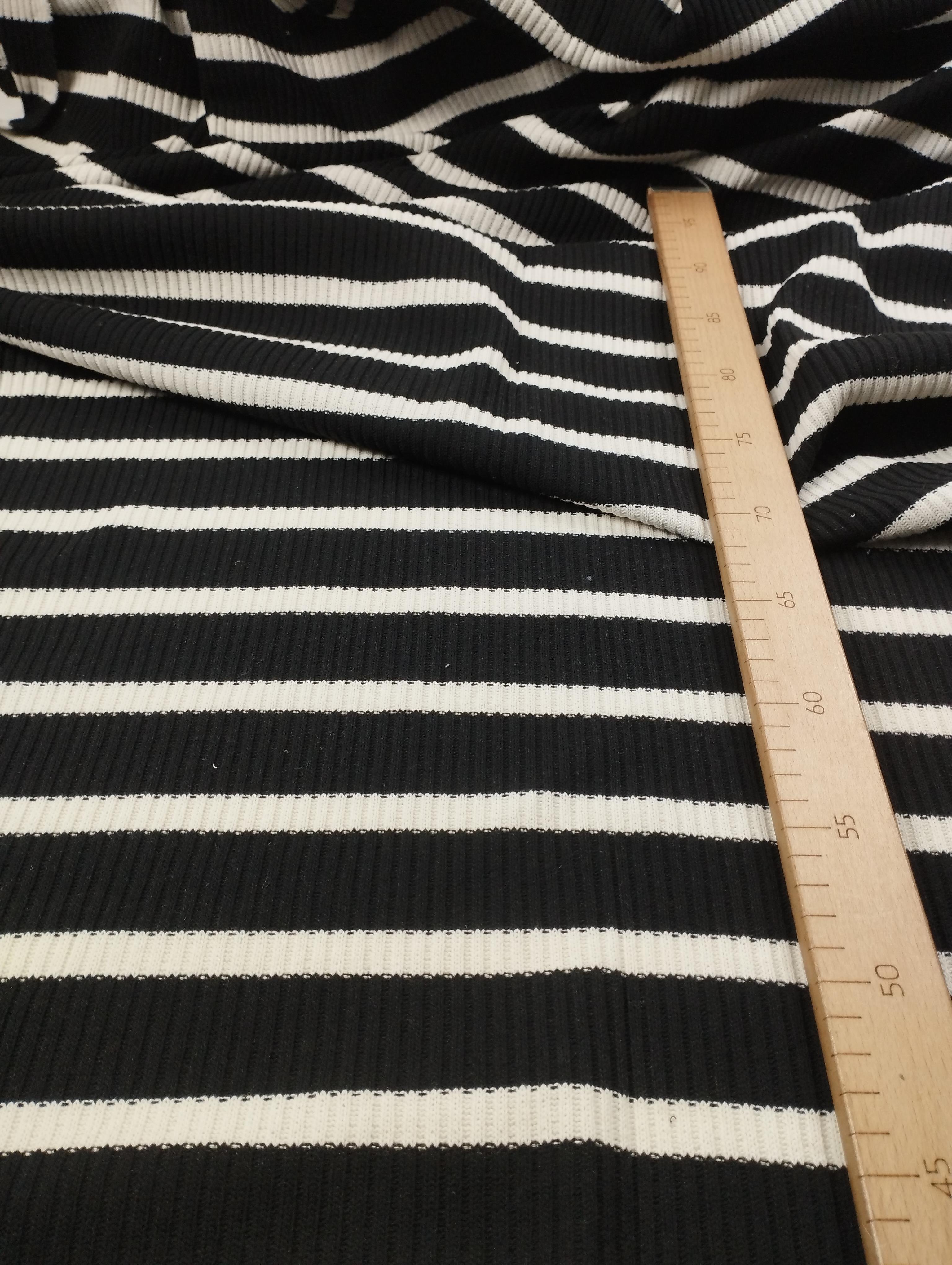 Siyah Beyaz Renklerde Kaşkorse ÖrmeEn: 120 cm