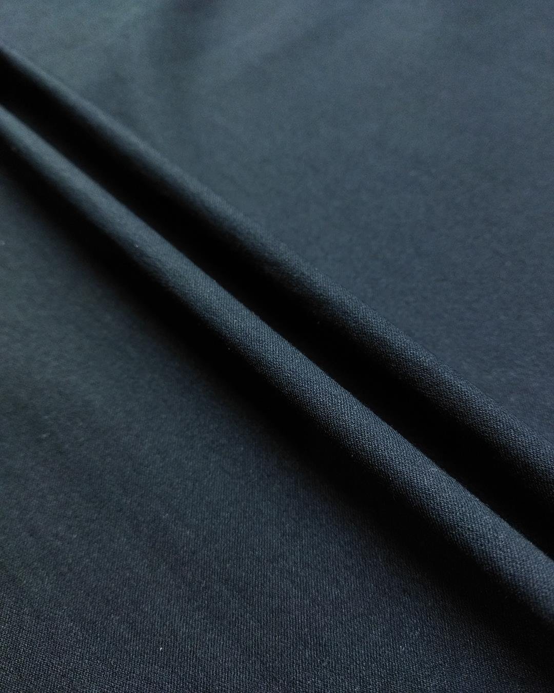 Siyah Renkte Boyuna Esnek Gabardin (En 140 cm x Boy 250 cm)