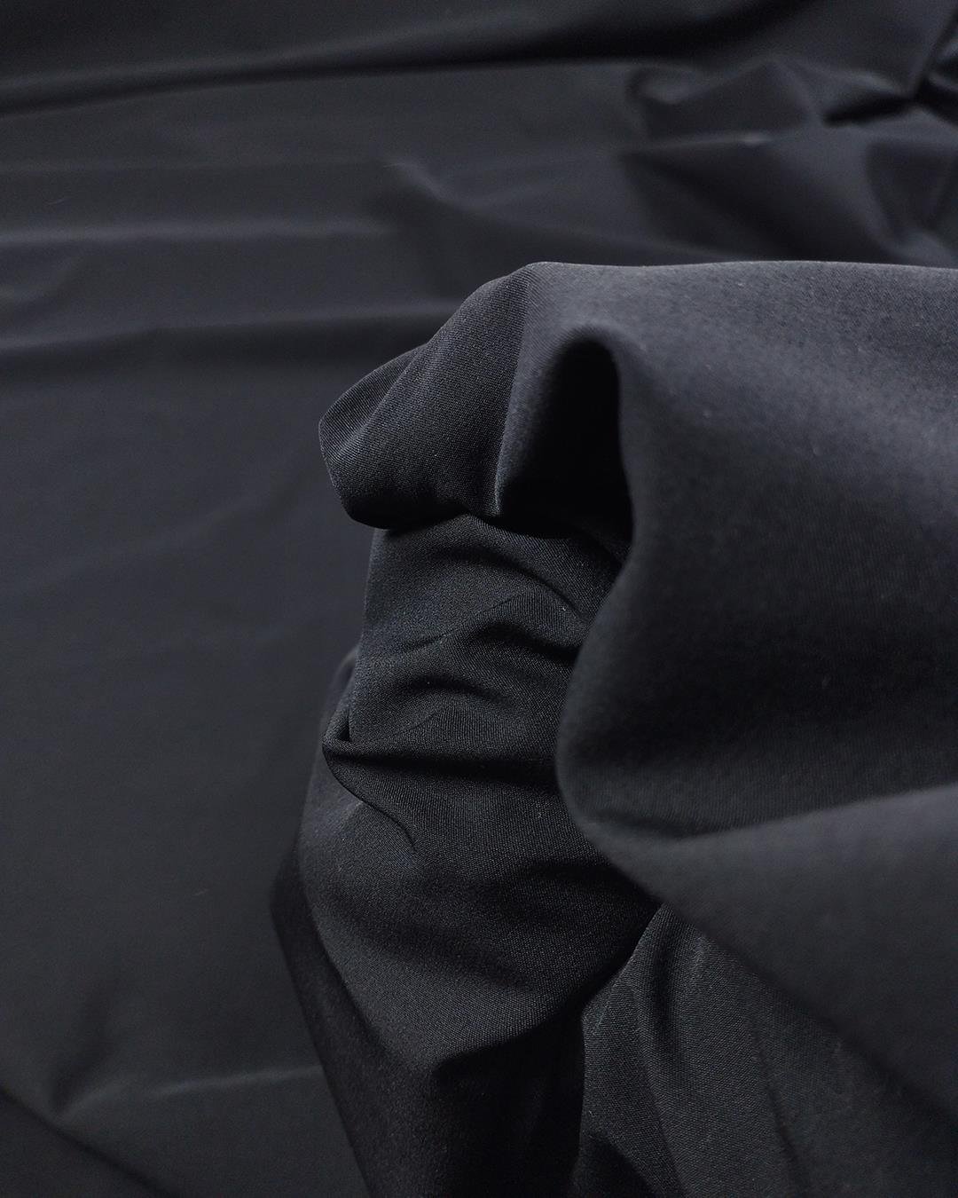 Siyah Renkte Esnek Paraşüt Benzeri Dokuma (En  135 cm x Boy  300 cm)