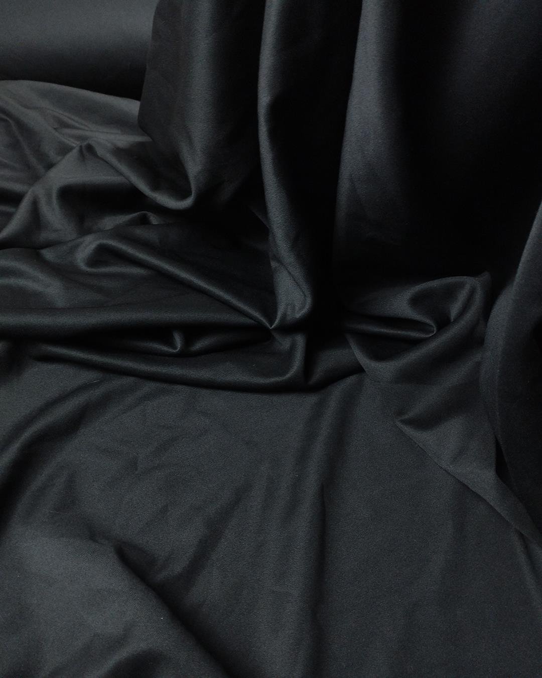 Siyah Renkte Jarse (En  160 cm x Boy  240 cm)
