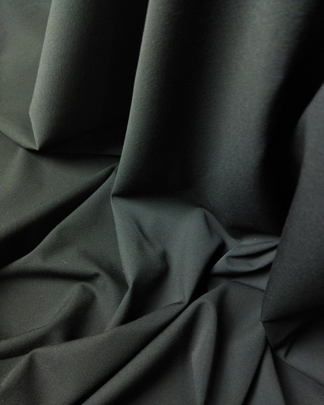 Siyah Renkte krep gabardin arası hafif esnek dokuma (En 140 cm x Boy 260 cm)