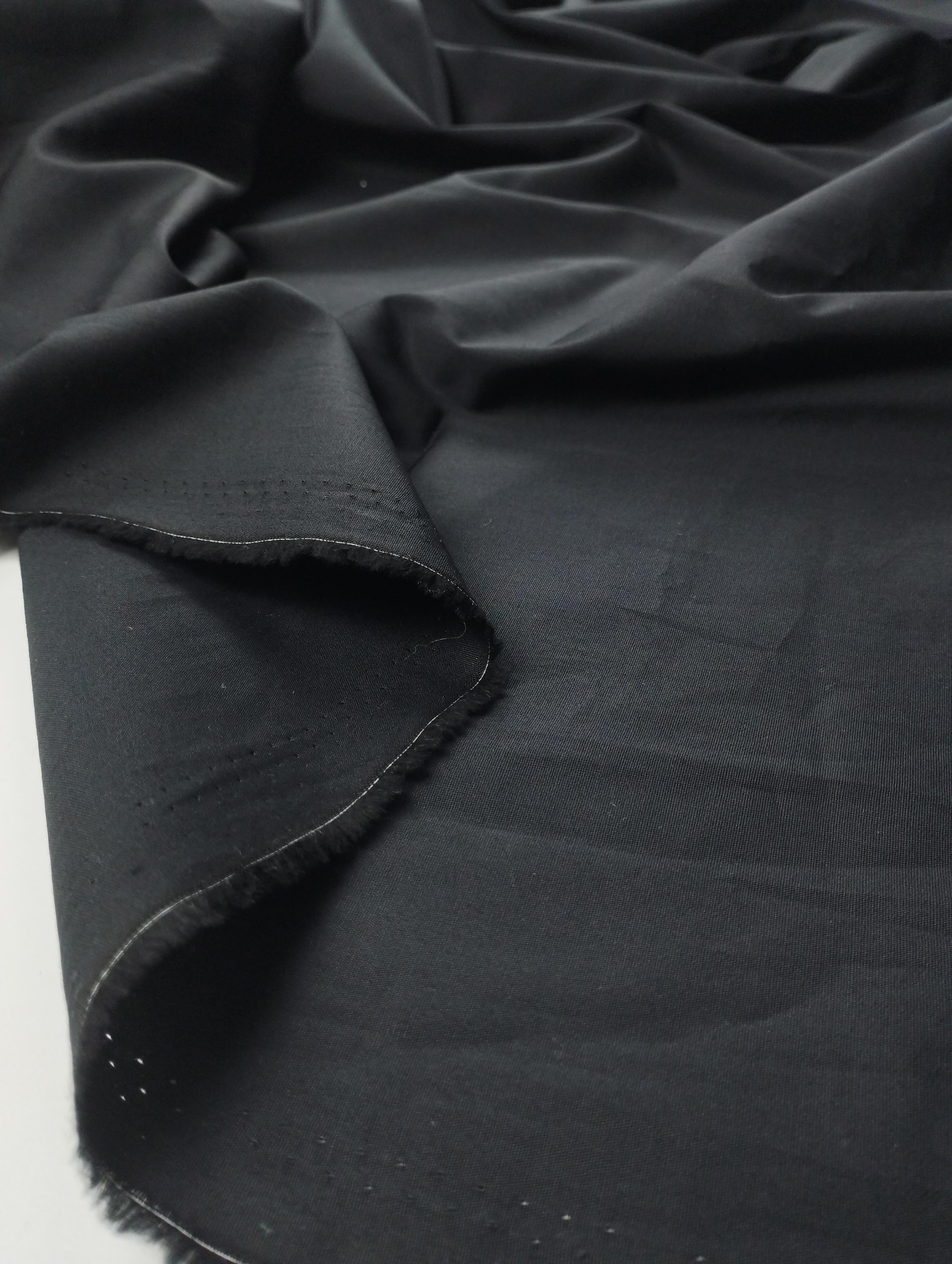 Siyah Renkte Poplin Benzeri Dokuma (En  150 cm x Boy  245 cm)