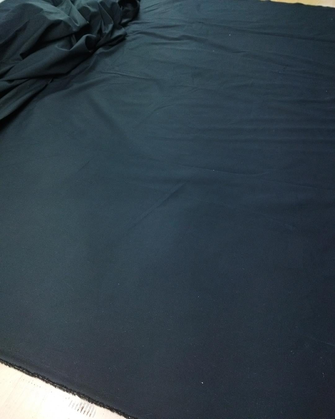 Siyah Renkte Poplin Benzeri Şık Pamuklu DokumaEn: 140 cm