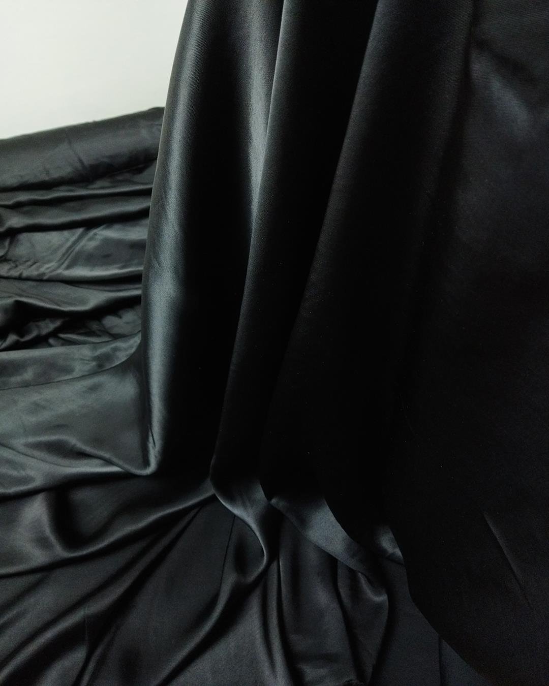 Siyah Renkte Saten Viskon (En  135 cm x Boy  270 cm)