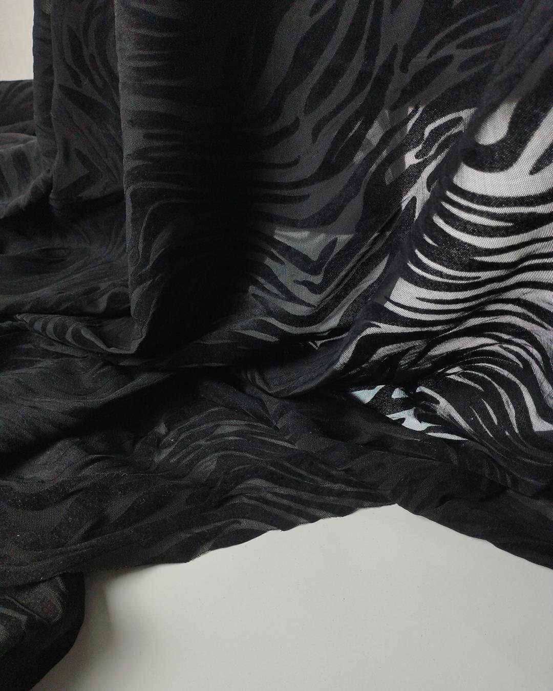 Siyah Renkte Yakma File (En 150 cm x Boy 235 cm)