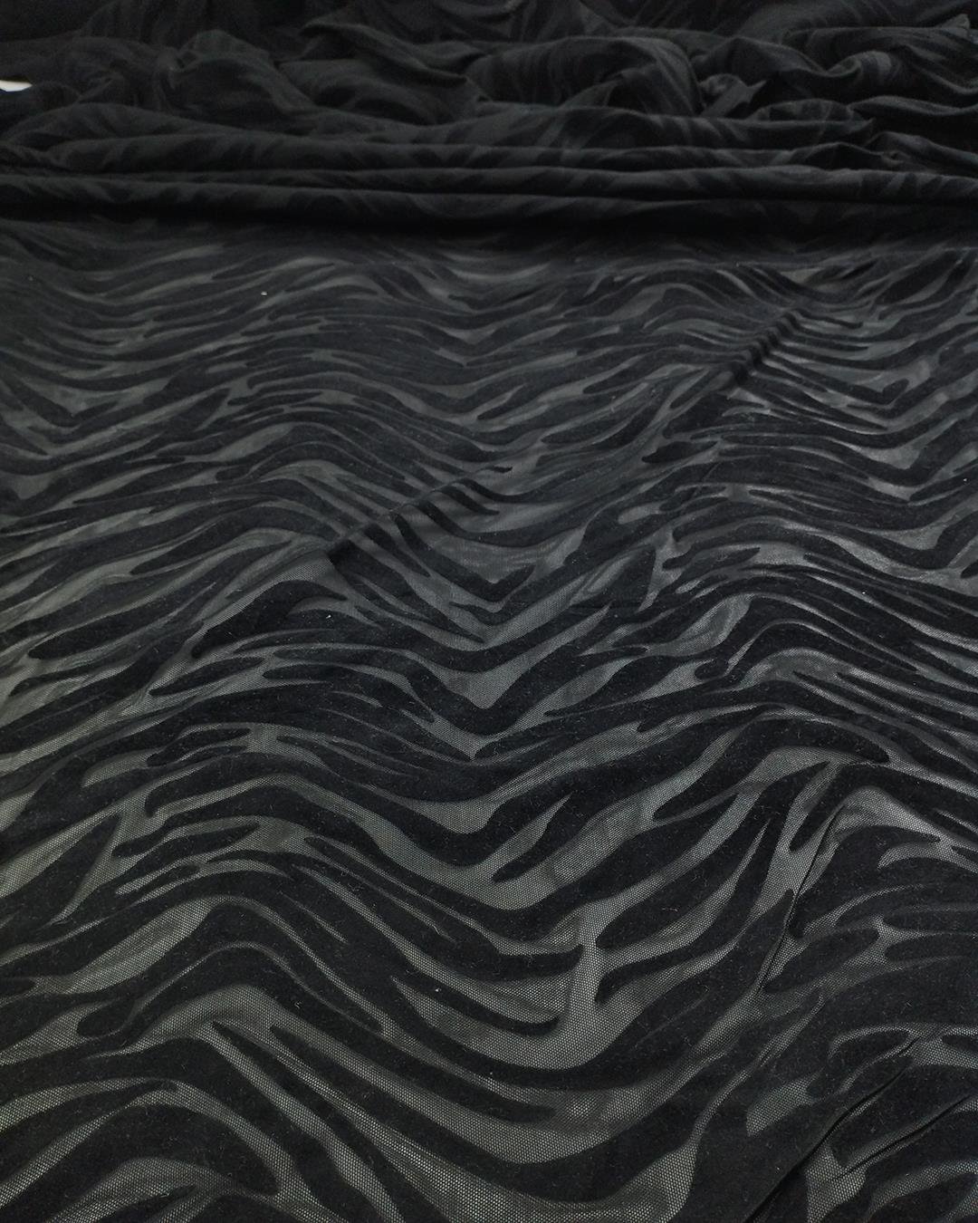 Siyah Renkte Yakma File (En 150 cm x Boy 235 cm)