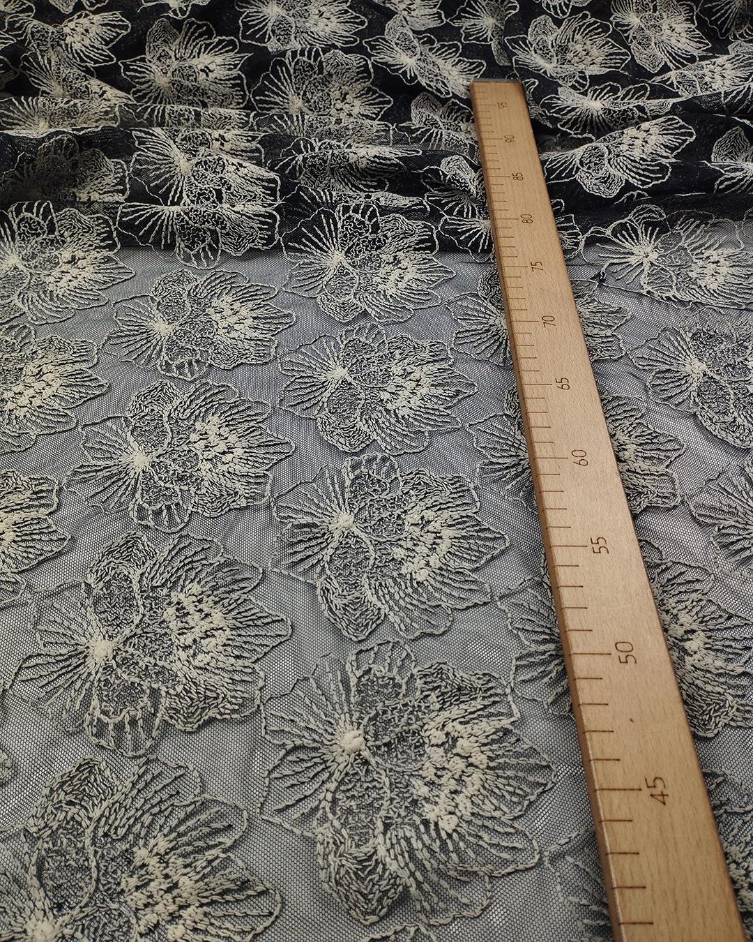 Siyah Üzeri Krem Nakışlı Tül (En 150 cm x Boy 275 cm)