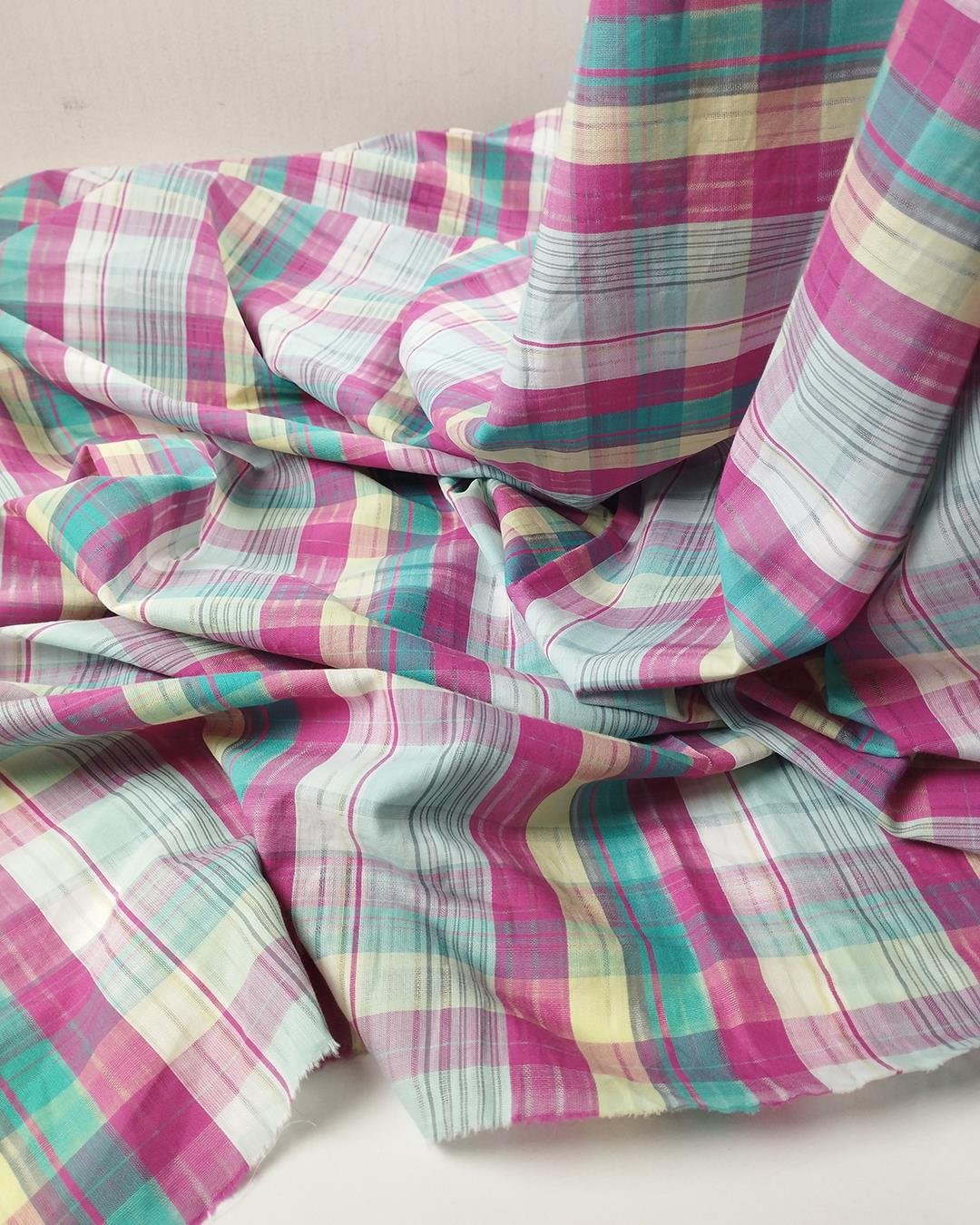 Yeşil Sarı Pembe Renklerde Pamuklu Dokuma (En  150 cm x Boy  175 cm)