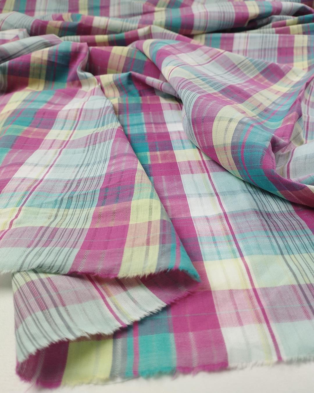 Yeşil Sarı Pembe Renklerde Pamuklu Dokuma (En  150 cm x Boy  175 cm)
