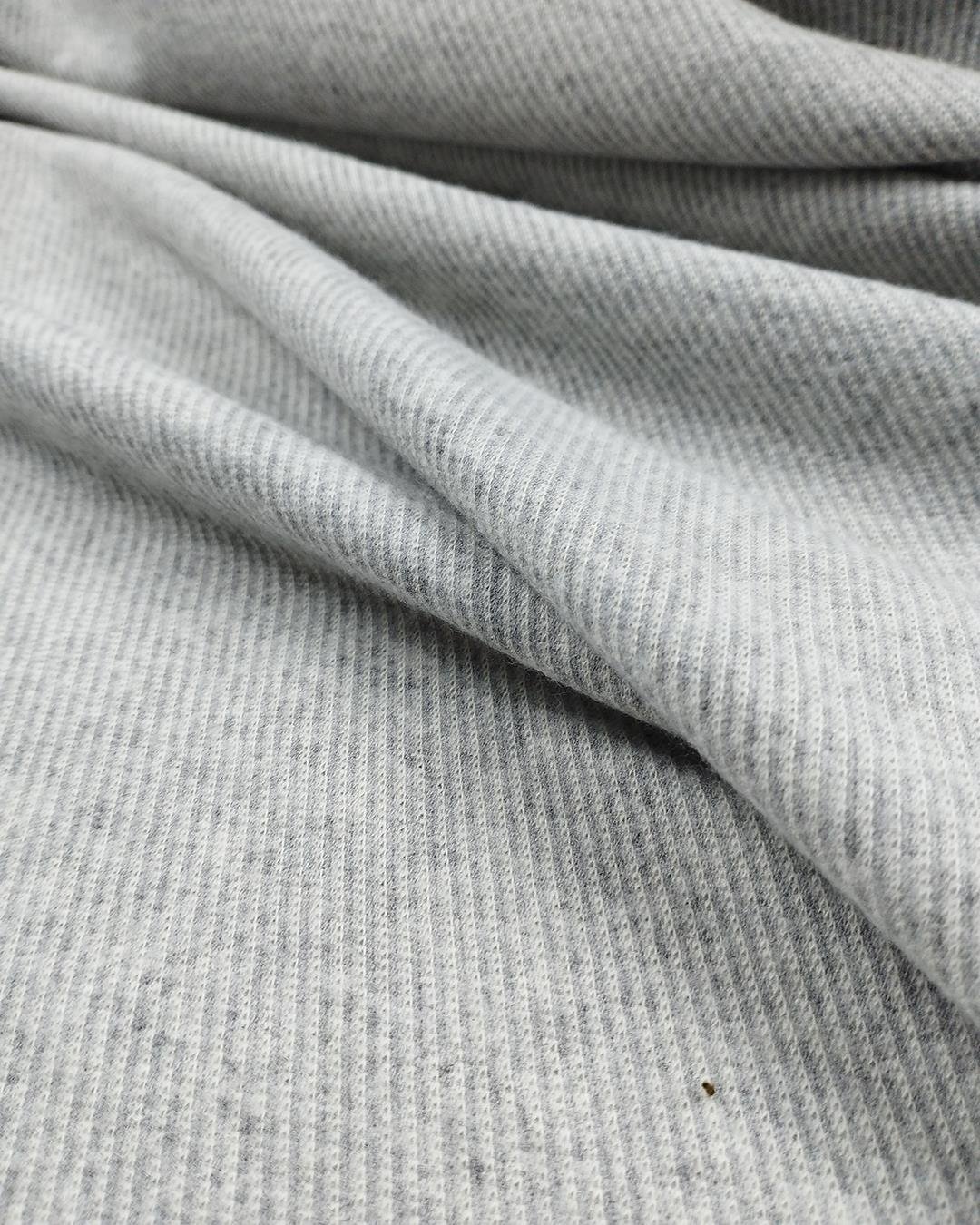 Yumuşacık Örme Havlı Açık Gri Renkte En: 140 cm