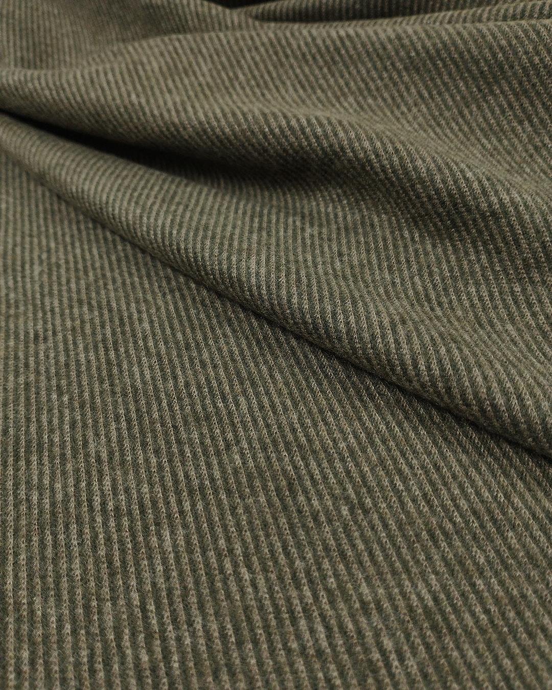 Zeytin Yeşili Renkte Jakarlı Örme (En  130 cm x Boy  175 cm)