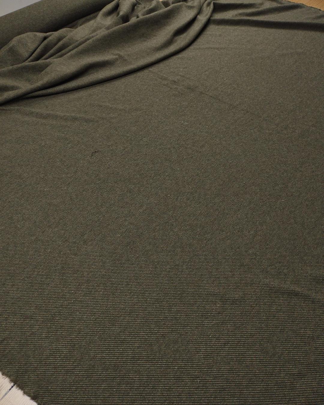 Zeytin Yeşili Renkte Jakarlı Örme (En  130 cm x Boy  115 cm)