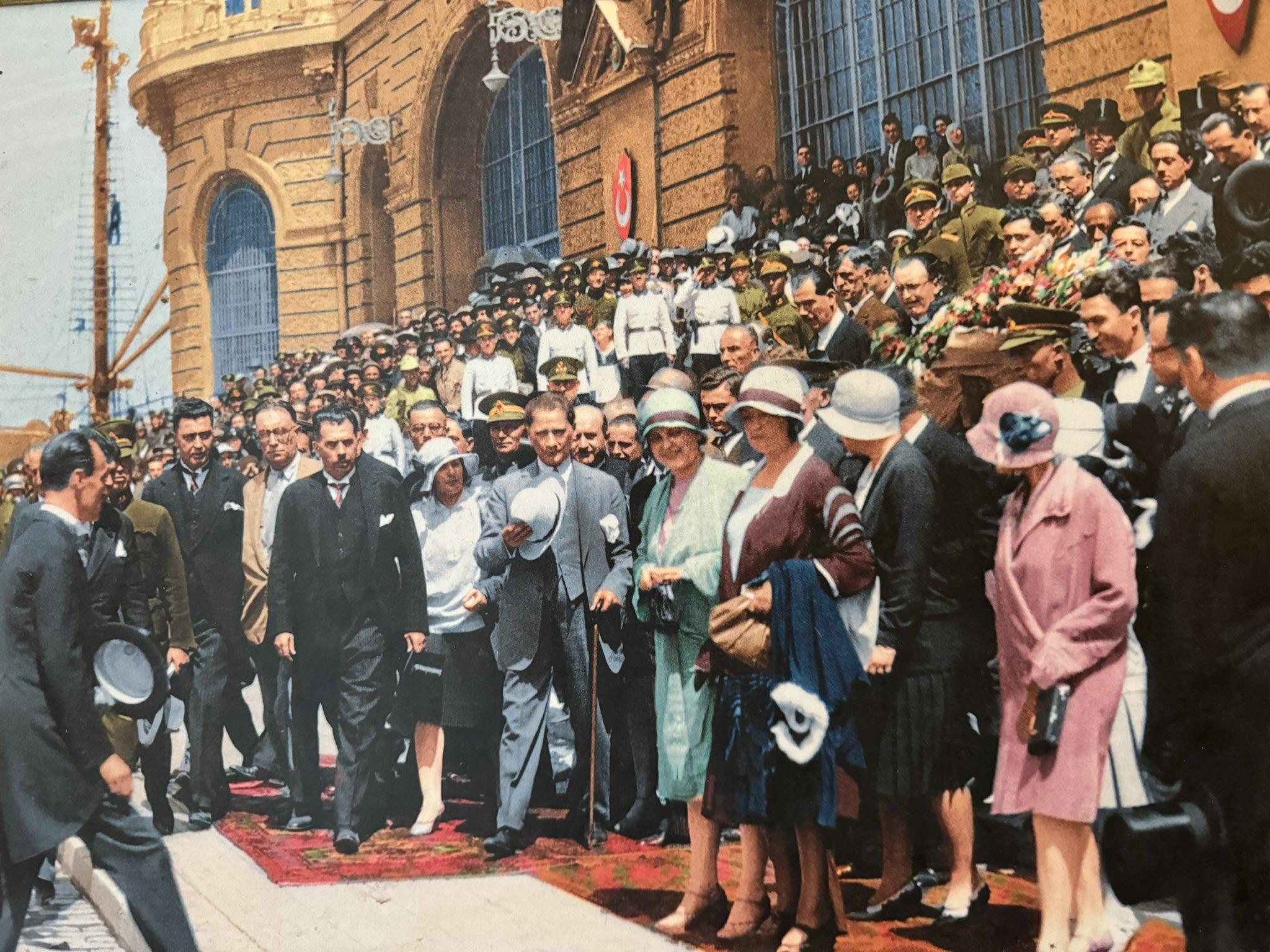 Mustafa Kemal Atatürk Kanvas Tablo ATGE-154Atatürk TablolarıTablolife